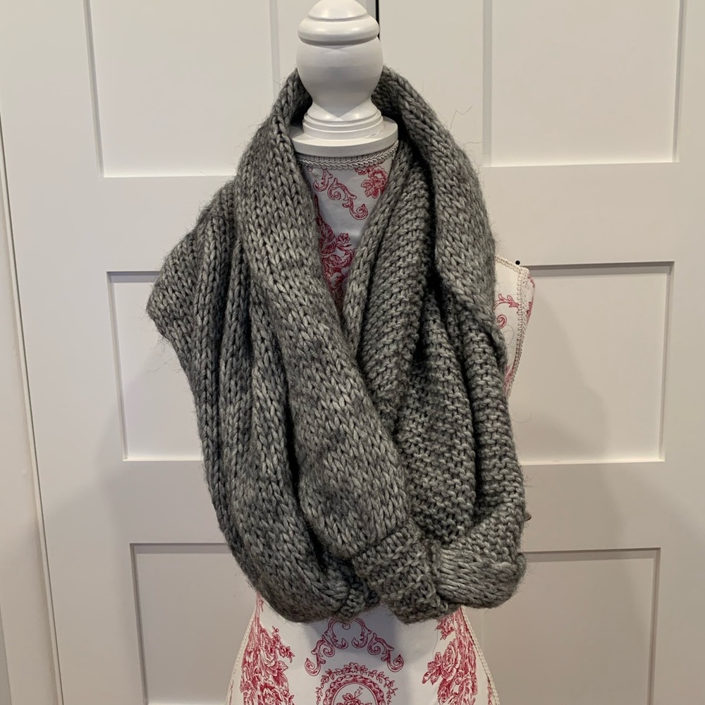 EUC Holt Renfrew Wool Infinity Scarf